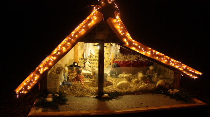 Hier an der Krippe endet der Adventsweg. Hier an der Krippe endet der Adventsweg.
