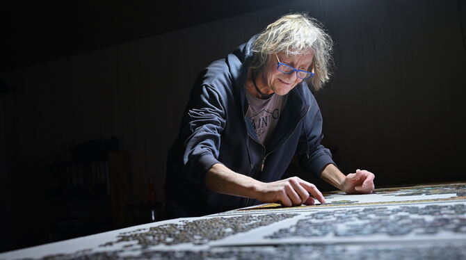 Fingerspitzengefühl ist gefragt, wenn sich Bernhard Tauss seinem Hobby widmet. FOTOS: PIETH