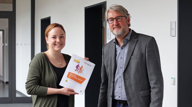 Für den Nachhaltigkeitsbericht federführend zuständig sind Frank Kuhn, Leiter des Zentralbereichs Personal und Organisation, und