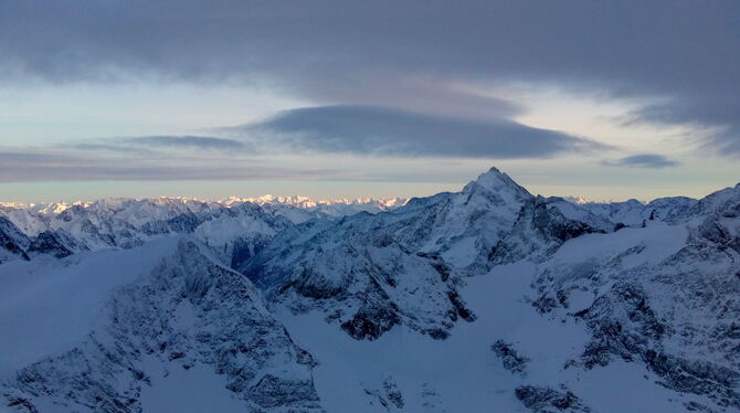 Über Engelberg: Auf dem Titlis bietet sich eine grandiose Aussicht auf die Schweizer Alpen. Wer will, kann sie von einer Hängebr