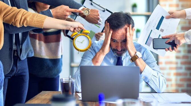 Stress am Arbeitsplatz: Männern setzen Abgabetermine und Konkurrenz zu. Frauen plagt eher die schlechte Atmosphäre im Team. FOTO