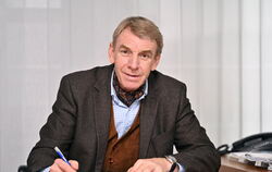 Harald Herrmann, Präsident der Handwerkskammer Reutlingen, an seinem Schreibtisch im Kammergebäude. FOTO: PIETH