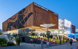 Das markante Holzhybridgebäude des Baden-Württemberg Hauses in Dubai steht gleichermaßen für Innovation wie Nachhaltigkeit.