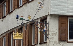 Die »Krone« hat viel von ihrem alten Glanz verloren, ist aber eines der meistfotografierten Objekte der Stadt.  FOTO: OELKUCH 