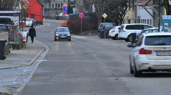 Rumpelpiste: Die Ortsdurchfahrt Wankheim zählt zu den schlechtesten Kreisstraßen. FOTO: MEYER