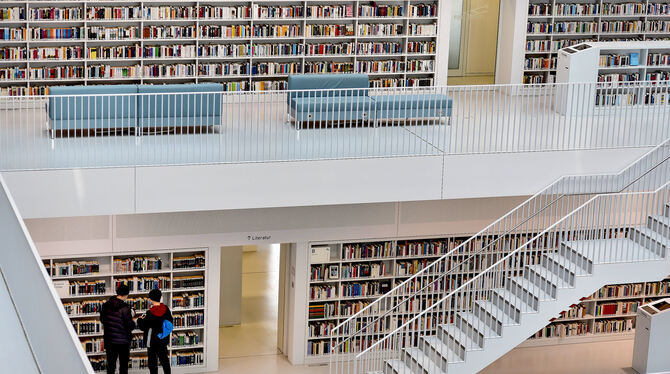 Die Stuttgarter Stadtbibliothek wird im September nachträglich zehnjähriges Bestehen am neuen Platz feiern.  FOTO: KOVALENKO/LIC