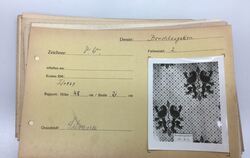 Heimkehrer: Diese Pausa-Musterkarten aus den 30er-Jahren wurden von einem Ofterdinger Ehepaar vor der Entsorgung gerettet und na