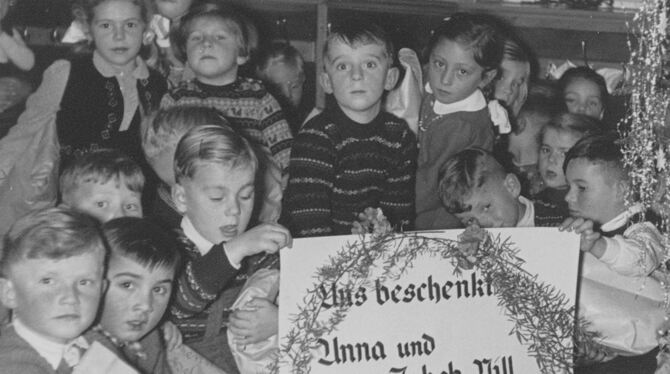 Die Geschenke der Anna-Nill-Stiftung brachten in den Nachkriegsjahren Kinderaugen zum Leuchten.  FOTO: STADT MÖSSINGEN