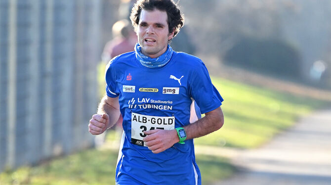 Hatten Spaß bei ihren souveränen Siegen über 10 Kilometer: Jule Vetter und Lorenz Baum von der LAV Stadtwerke Tübingen. FOTOS: Hatten Spaß bei ihren souveränen Siegen über 10 Kilometer: Jule Vetter und Lorenz Baum von der LAV Stadtwerke Tübingen. FOTOS: