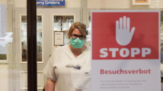 Ein Besuchsverbot gibt’s in den Fachkliniken Hohenurach schon länger. Wenn sich Patienten und Mitarbeiter infizieren, dann eher