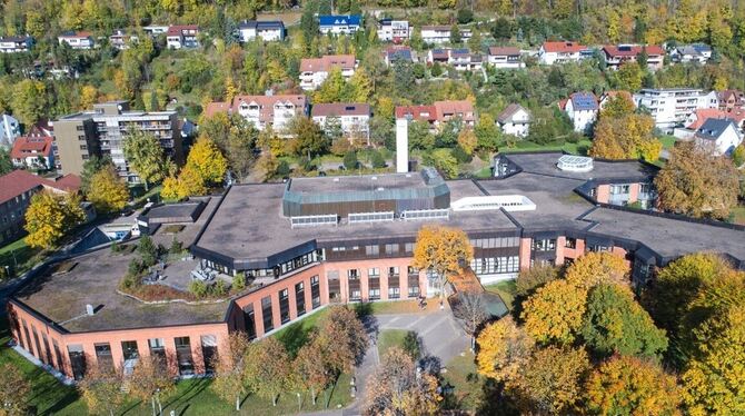 Die Ermstalklinik Bad Urach soll Standort eines Gesundheitscampus’ werden. FOTO: KREISKLINIKEN