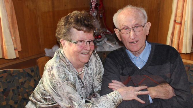 Marliese und Kurt Vöhringer feiern heute ihre eiserne Hochzeit. FOTO: PRIVAT Marliese und Kurt Vöhringer feiern heute ihre eiserne Hochzeit. FOTO: PRIVAT