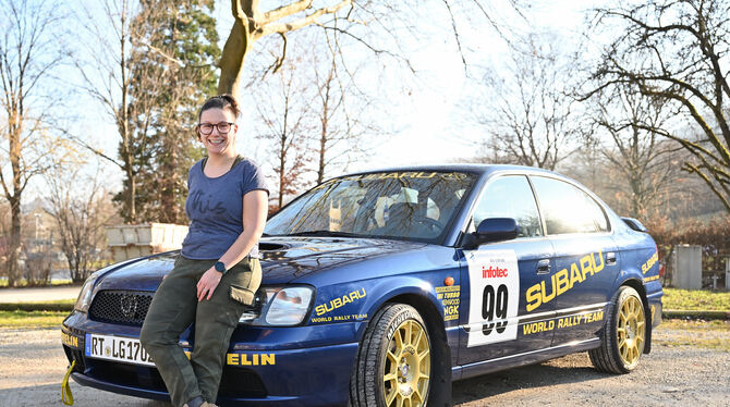 Jana Nestel aus Unterhausen und ihr getunter »Subi«: Demnächst soll ihr Auto erstmals bei einer Rallye an den Start gehen. FOTO: Jana Nestel aus Unterhausen und ihr getunter »Subi«: Demnächst soll ihr Auto erstmals bei einer Rallye an den Start gehen. FOTO:
