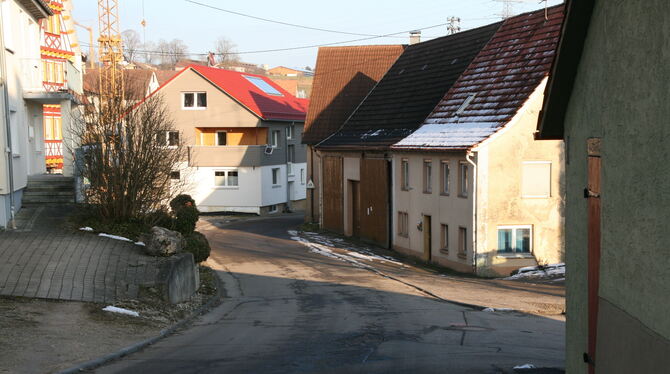 Engstellen, Kurven und Gehwege: Die Sanierung der Kreuzgasse in Sonderbuch soll in zwei Bauabschnitten erledigt werden.  FOTO: