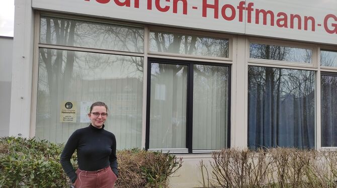 Fremdsprachen-assistentin Rachael Marshall aus England hilft den Schülern an der Friedrich-Hoffmann-Schule in Betzingen.