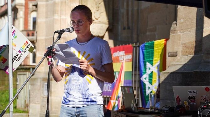 Julius Kreiser aus Tübingen möchte Pastoralreferent werden. Weil er bisexuell ist, könnte die Kirche ihn aber als Arbeitnehmer a