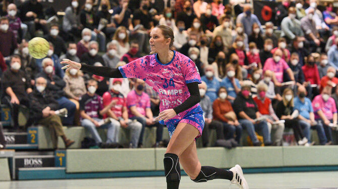 Metzingens Spielmacherin Silje Brons Petersen trägt sich gegen Rosengarten fünf Mal in die Torschützenliste ein. Foto: T.Baur/Ei