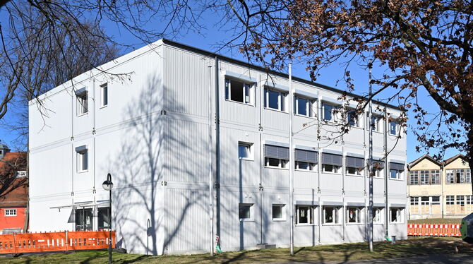 Containerbau statt Neubau: Die Friedrich-Hoffmann-Gemeinschaftsschule muss noch eine Weile mit ihren Provisorien leben. Mittel s