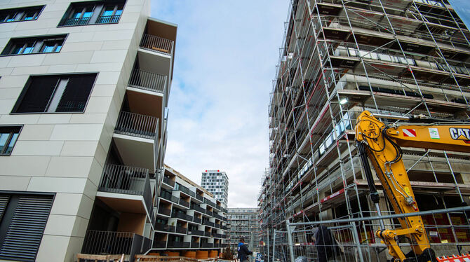 Links das Projekt Mayliving. Käufer von Wohnungen dort klagen, das geplante Nachbarhaus sei verschwiegen worden.