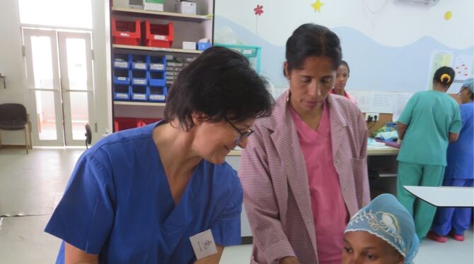 Impressionen aus der Station, in der erkrankte Babys betreut werden.