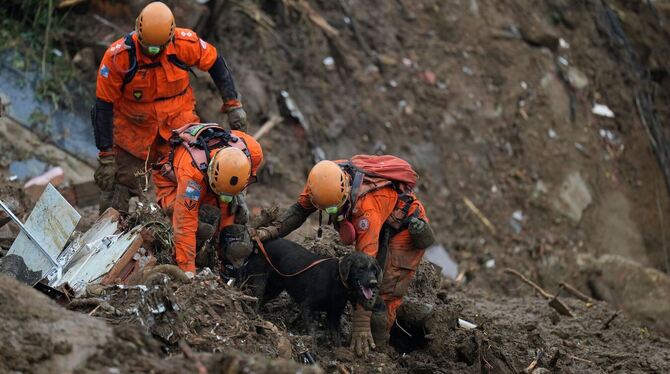 Rettungskräfte in Rio de Janeiro