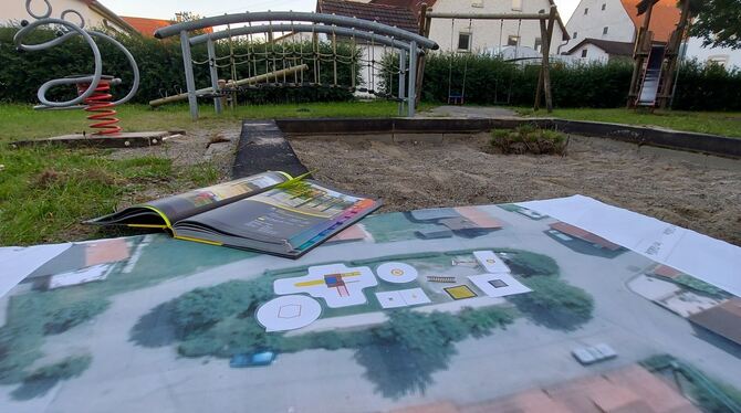 Nachdem der Platz der Generationen an der Schule größeren Kindern als Spielplatz dient, soll der Hülbenplatz Spielwiese für die