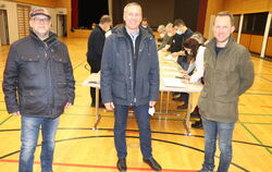 Die Bürgermeisterwahl in Mehrstetten ist noch nicht entschieden: Jürgen Haible-Eppinger (von links), Holger Lenz und Robert Mell