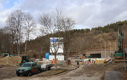An der Baustelle für das neue Münsinger Hallenbad wird bereits gearbeitet. Es ist eins der Großprojekte im Etat. FOTO: BLOCHING