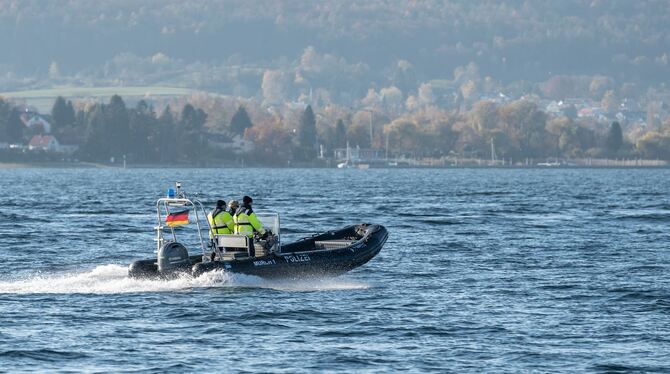 Polizei trainiert Einsatzlagen auf dem Wasser Polizei trainiert Einsatzlagen auf dem Wasser