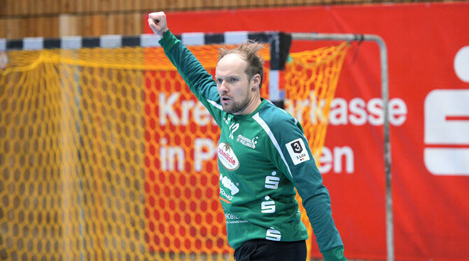 Immer noch heiß auf Handball: Pfullingens Torhüter Simon Tölke.  FOTO: BAUR