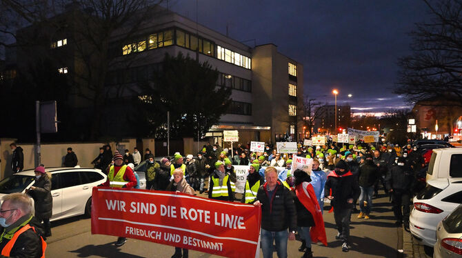 Unter den Teilnehmern waren auch viele Pflegekräfte, die sich gegen die einrichtungsbezpgene Impfpflicht wehren.