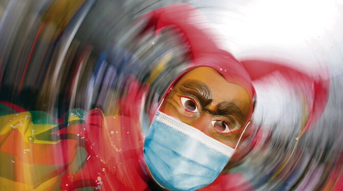 Helau 2022! Und der GEA-Jeck immer noch mit Maulkorb.  MONTAGE: REPRO