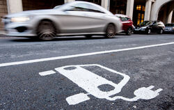  Fahrzeuge mit Steckern erfreuen sich wachsender Beliebtheit in ganz Europa.  FOTO: STRATENSCHULTE/DPA