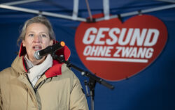 Die AfD-Fraktionsvorsitzende im Bundestag Alice Weidel spricht bei einer Kundgebung der AfD gegen die Impfpflicht.
