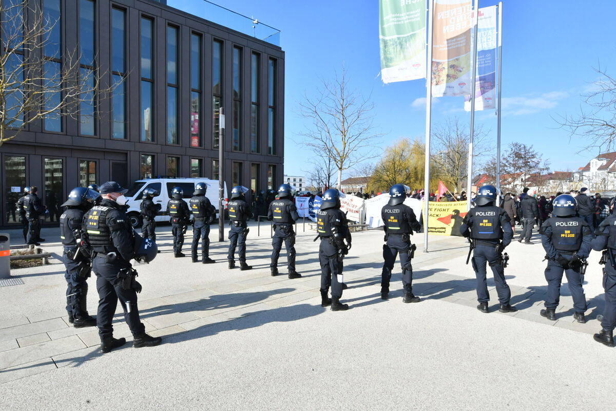 Polizeiketten FOTO MEYER 3776