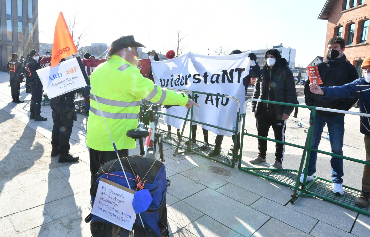 Unterschiedliche Akteure an der Demarkationslinie FOTO MEYER3812