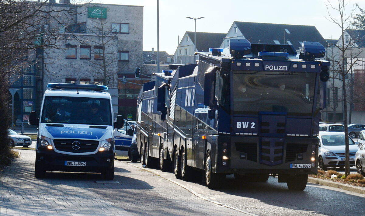 Wasserwerfer für die Überhitzten FOTO MEYER_4322