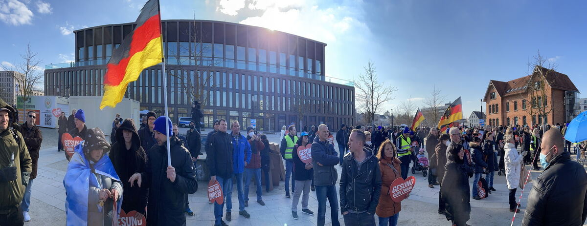AFD Demo und Stadthalle FOTO MEYER_2804