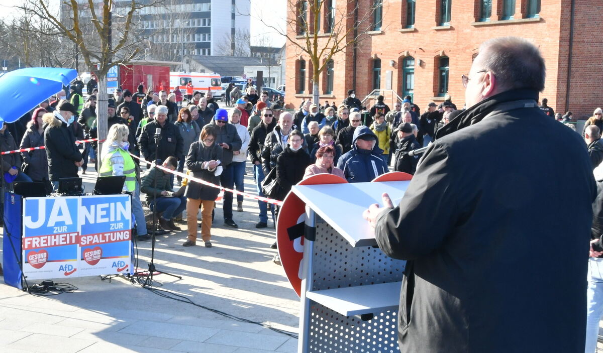 AFD Kreisvorsitzender spricht zum Publikum Ausschnitt FOTO MEYER_3802