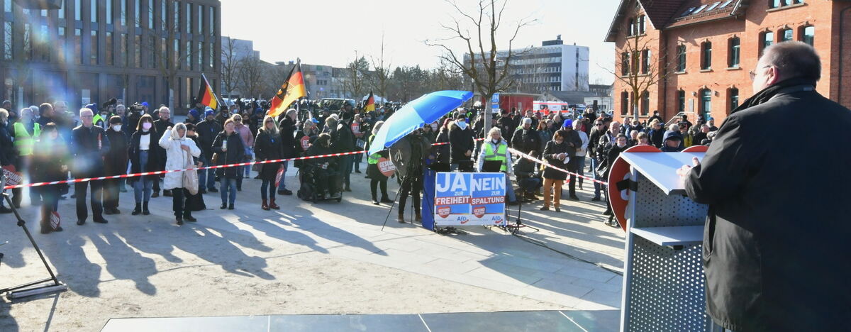 AFD Kreisvorsitzender spricht zum Publikum FOOT MEYER 3803