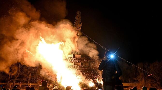 Funkenfeuer treibt Winter aus Funkenfeuer treibt Winter aus