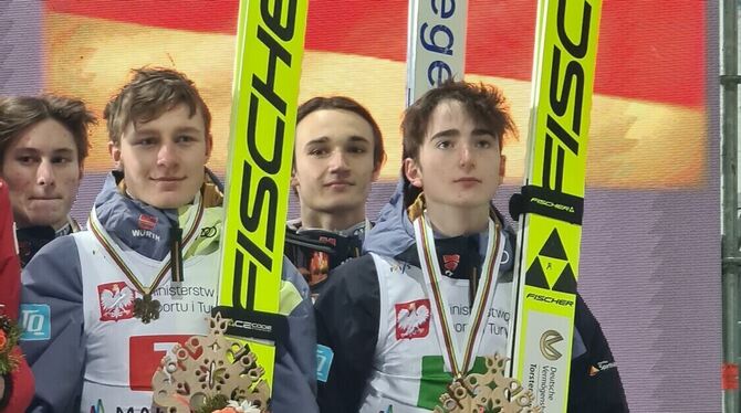 Ben Bayer (rechts)  holt WM-Bronze mit dem deutschen Team.