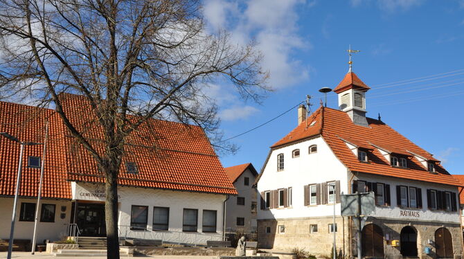 Rathaus und Dorfgemeinschaftshaus in Gächingen bilden das Herzstück des Ortes.