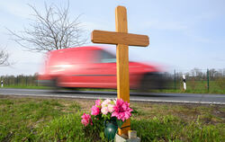 Bei jedem sechsten Verkehrsunfall mit Toten oder Schwerverletzten war zu schnelles Fahren ursächlich. FOTO: STRATENSCHULTE/DPA 
