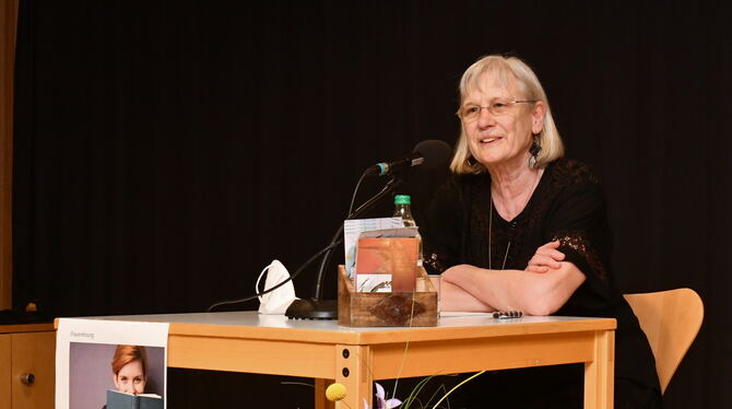 Heidemarie Köhler liest anlässlich des Weltfrauentags aus ihrem unveröffentlichten Roman »Alte Bilder«. FOTO: MEYER Heidemarie Köhler liest anlässlich des Weltfrauentags aus ihrem unveröffentlichten Roman »Alte Bilder«. FOTO: MEYER