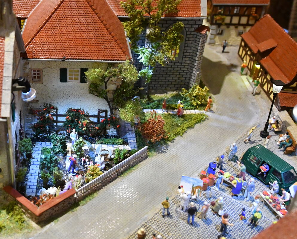 Garten und Hofszene FOTO MEYER