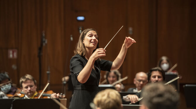 Die designierte Chefdirigentin der WPR wird eigens aus Paris anreisen und beim Benefiz-Konzert am Pult stehen. ARCHIV-FOTO: PFI Die designierte Chefdirigentin der WPR wird eigens aus Paris anreisen und beim Benefiz-Konzert am Pult stehen. ARCHIV-FOTO: PFI
