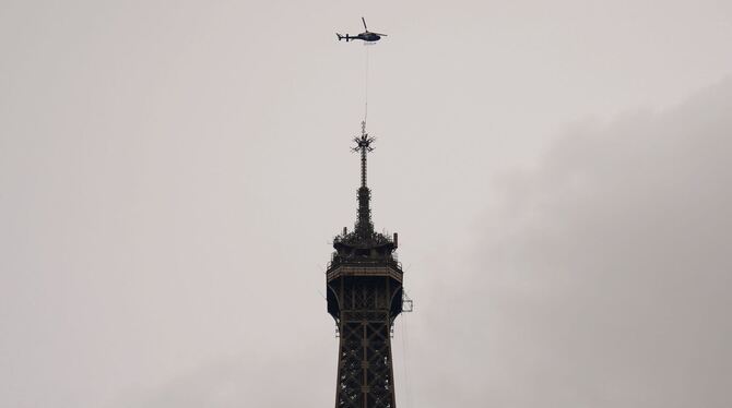 Neue Antenne für den Eiffelturm