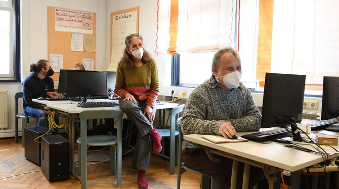 Blick in einen Computerkurs von Baff und Lebenshilfe. Stefanie Krug (Mitte) spricht von digitaler Teilhabe – gemeint ist: Wer is Blick in einen Computerkurs von Baff und Lebenshilfe. Stefanie Krug (Mitte) spricht von digitaler Teilhabe – gemeint ist: Wer is