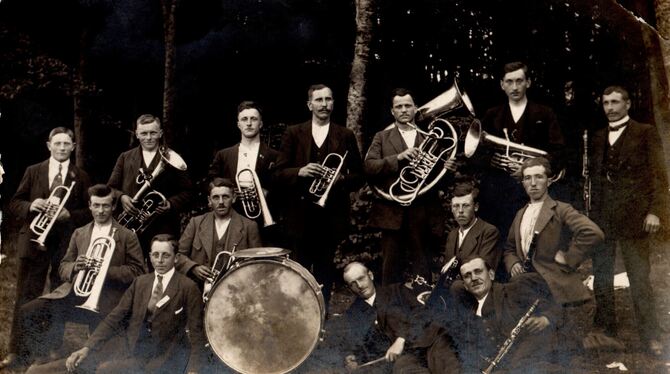 Ein Bild aus den 1920er- oder 30er-Jahren, als Gottlob Werz Dirigent des Musikvereins Würtingen war.  FOTO: PRIVAT